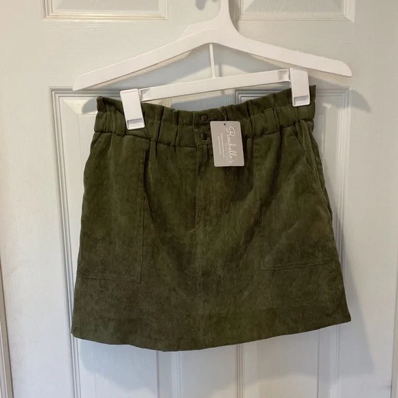 Boutique mini-skirt - Picture 1 of 4